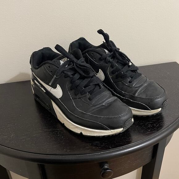 BIG KIDS' NIKE AIR MAX 90 CASUAL SHOES SIZE 6 WOMANS 7.5 BLACK WHITE